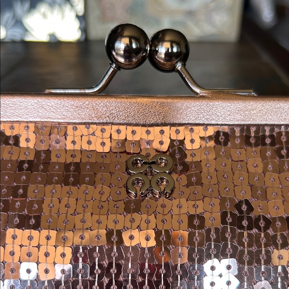 COACH NWOT Limited  Edition Iridescent Sequins rose gold kiss lock - Picture 4 of 7